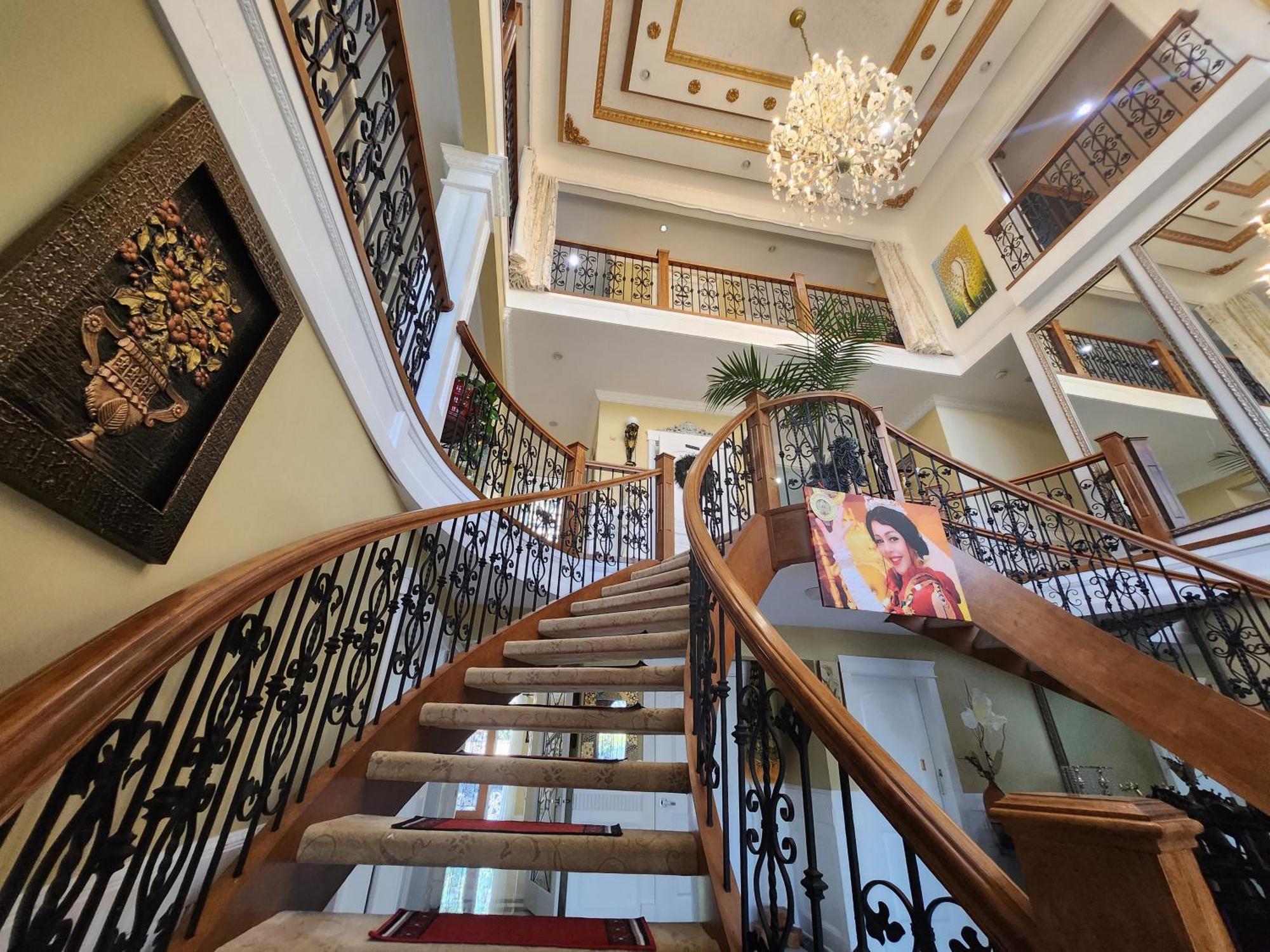 Empress Madani Palace Hotel Surrey Kültér fotó